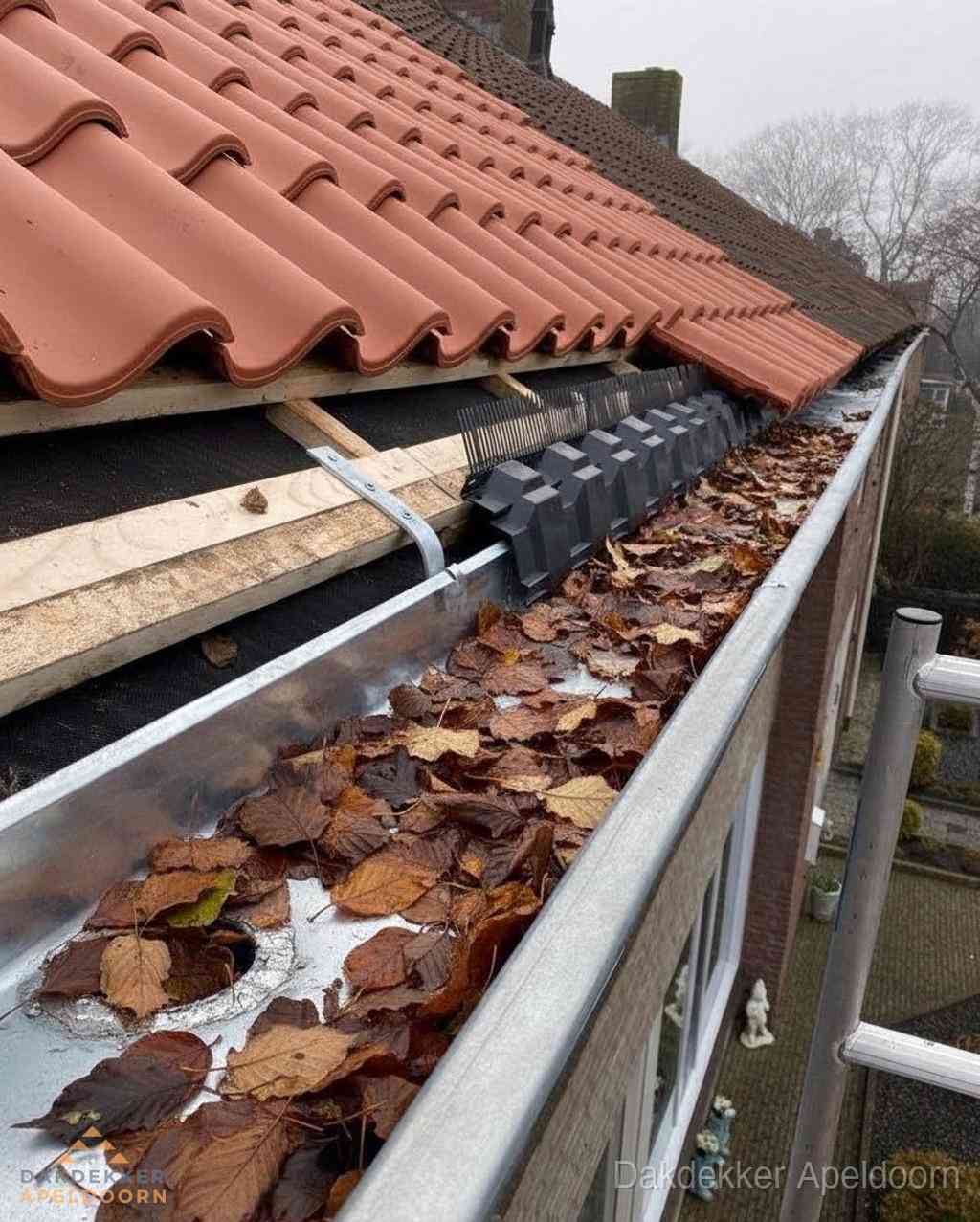 Plat dak bedrijfspand met bitumen dakbedekking en lichtkoepels in Apeldoorn