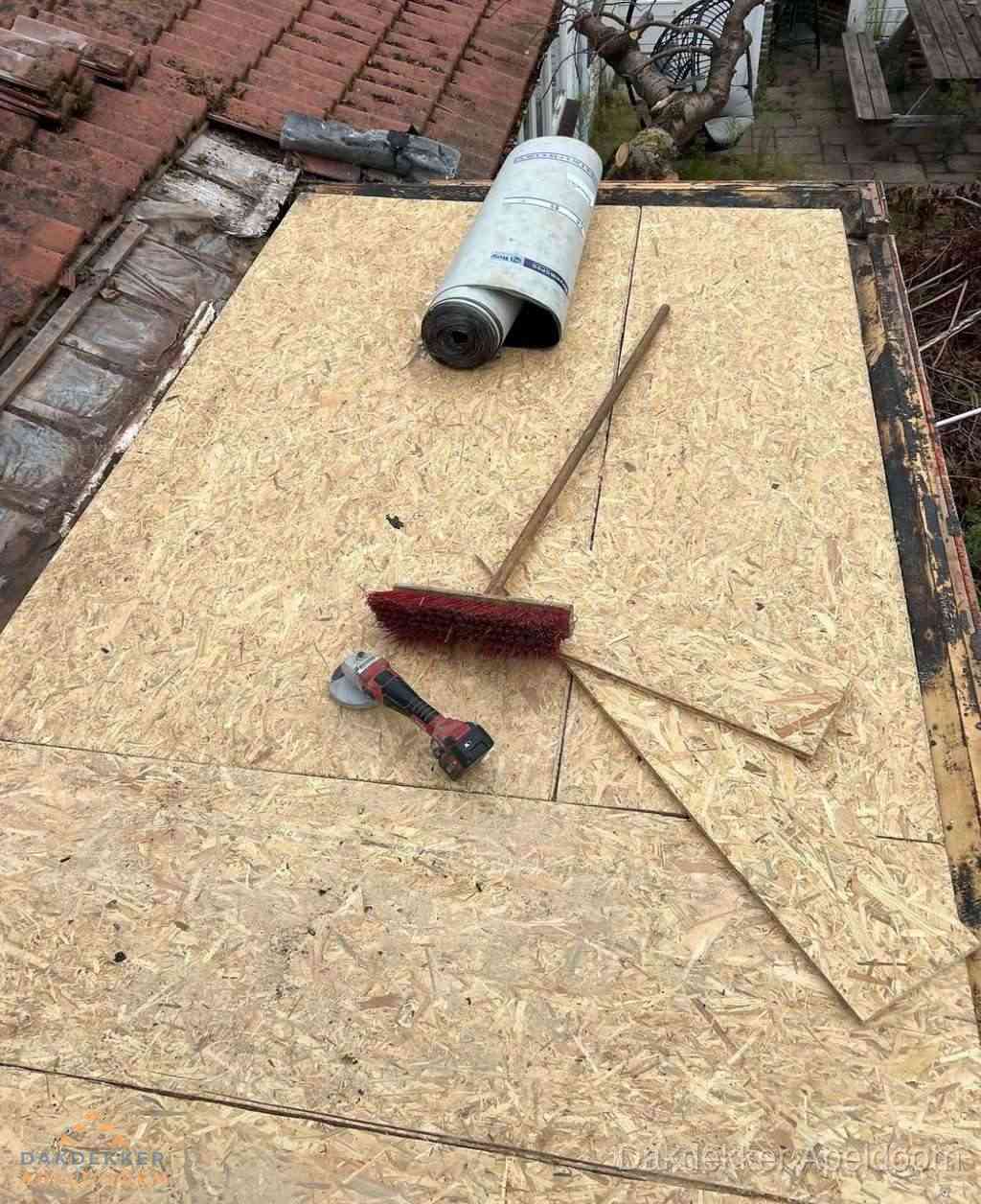Dakrenovatie afgerond met nieuwe bitumen dakbedekking in Apeldoorn