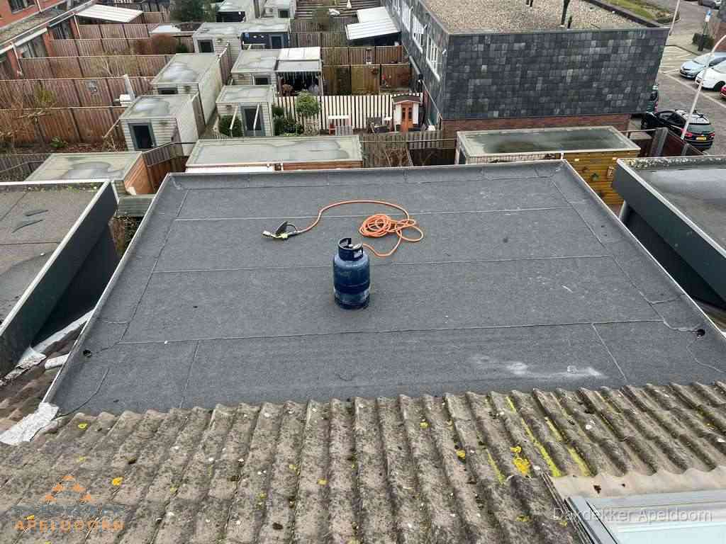 Dakreparatie plat dak met bitumen in Apeldoorn